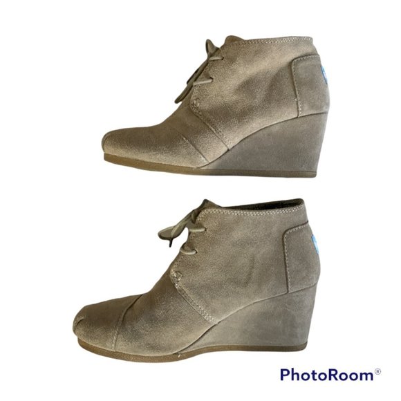 TOM’s desert taupe lace up wedge heel round toe ankle booties Size 7 - Picture 5 of 9